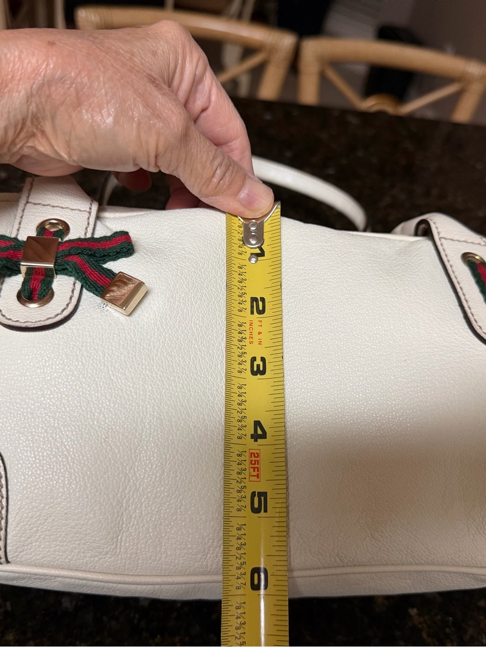 Gucci White Leather Shoulder Bag with Green and Red Stripe Detail - Picture 10 of 11